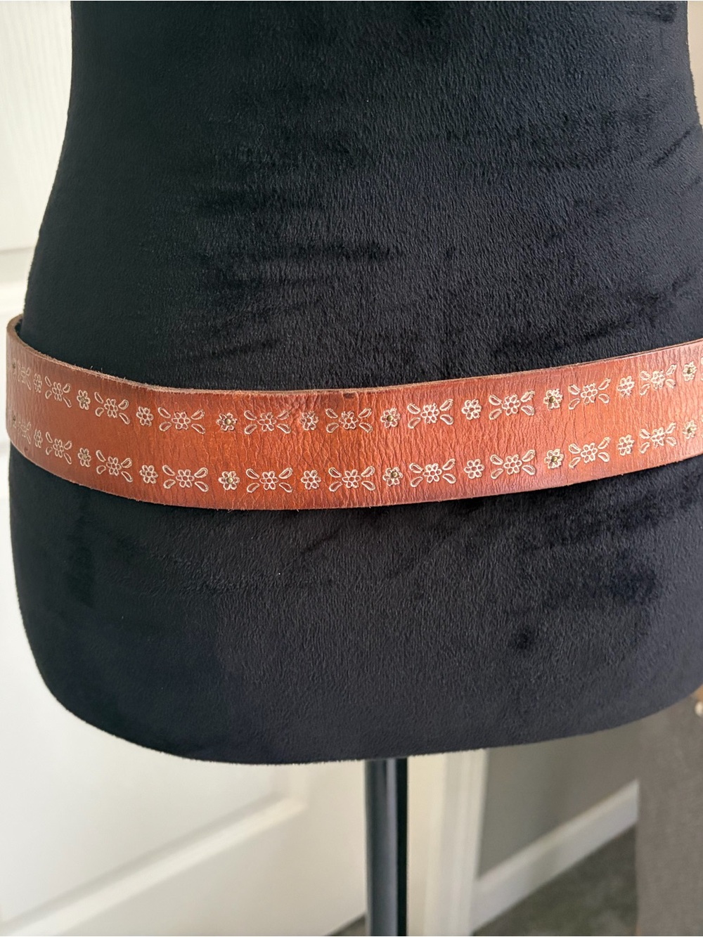 Women's Brown Floral Engraved Belt with Decorative Silver Buckle - Picture 3 of 10